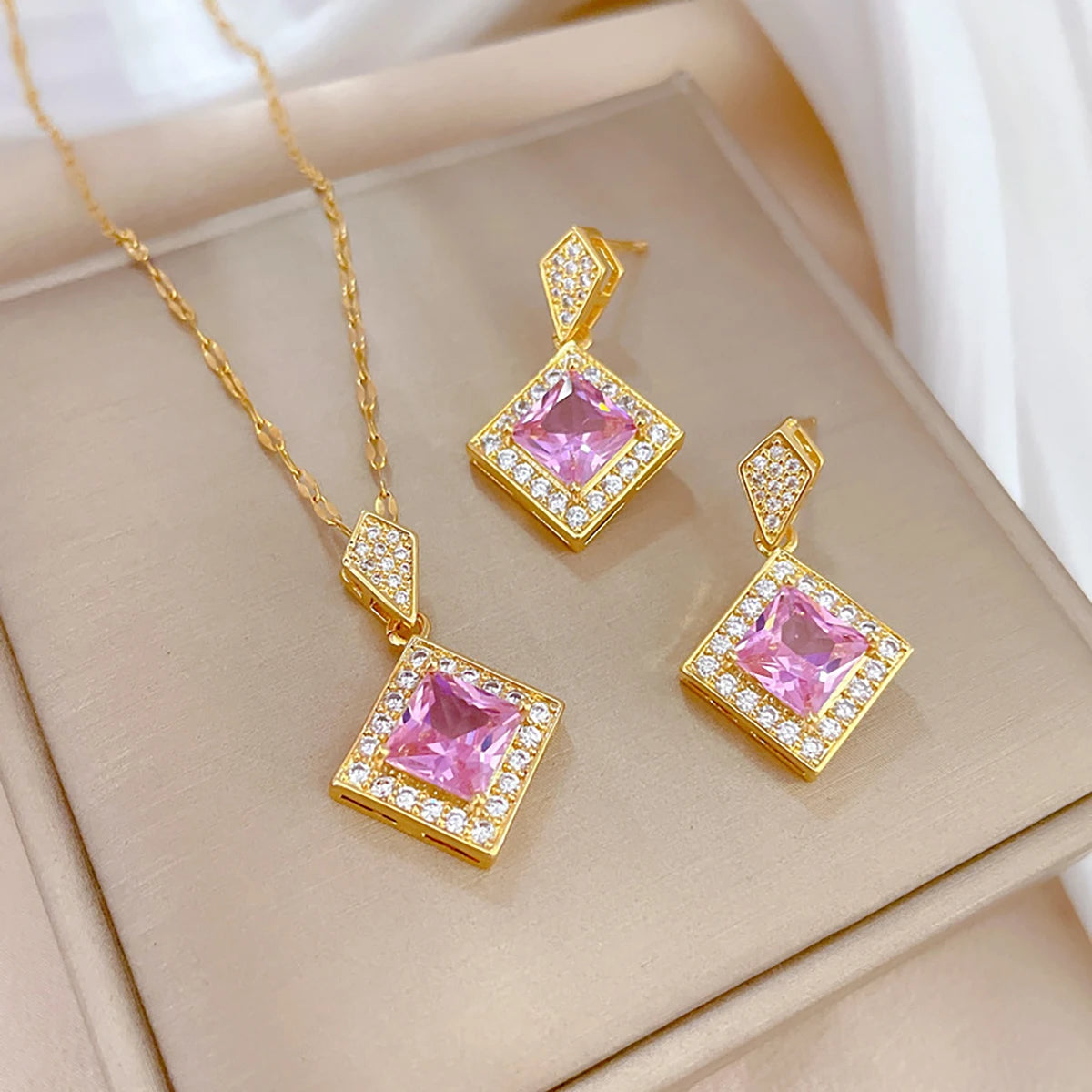 Clara Voss Jewelry Set